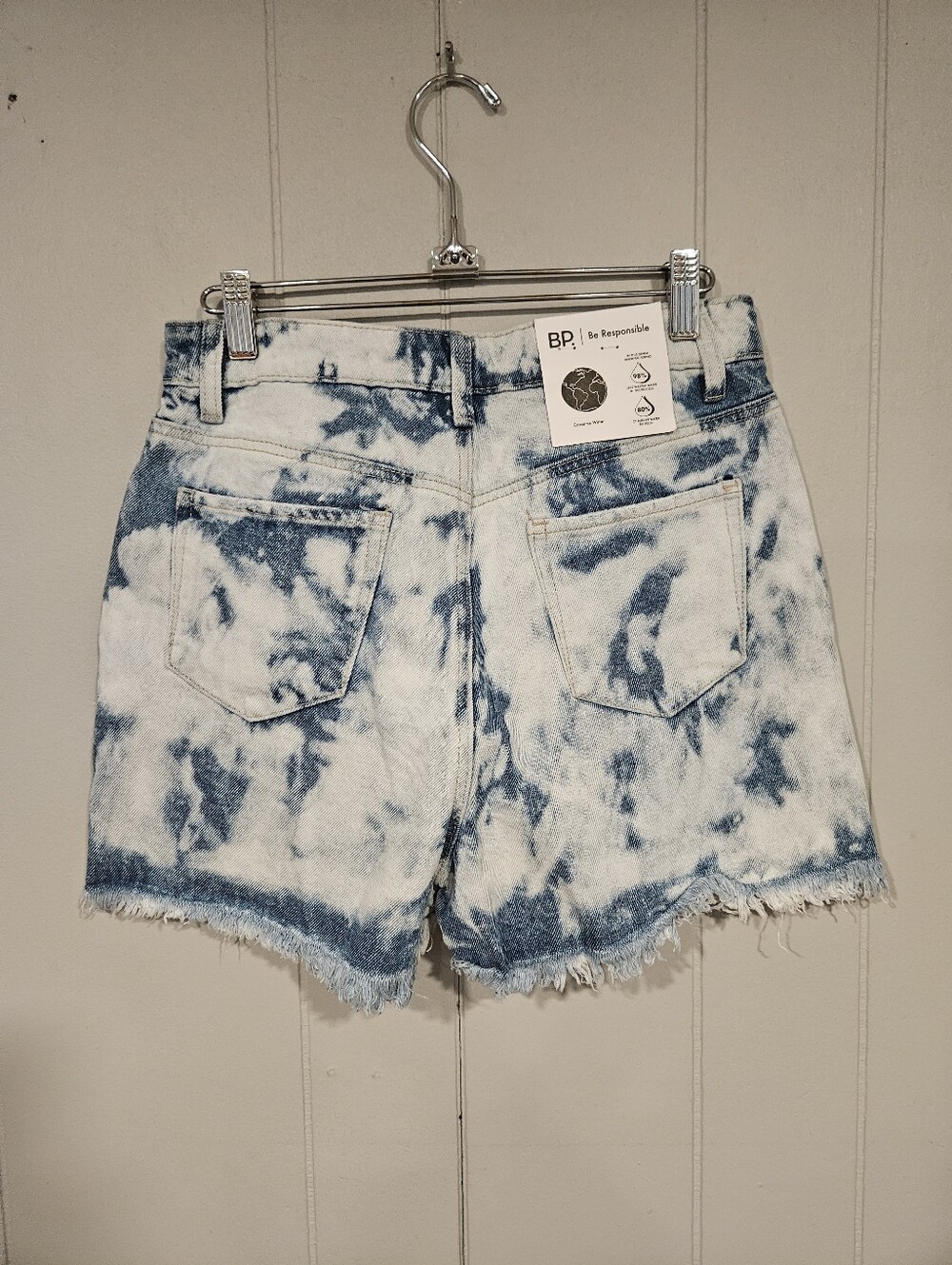BP By Nordstrom Women's Size 27 Distressed Bleached Denim Shorts Raw Hem NWT